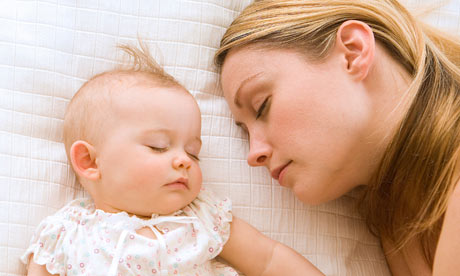 Uşaqla yatmaq faydalıdır